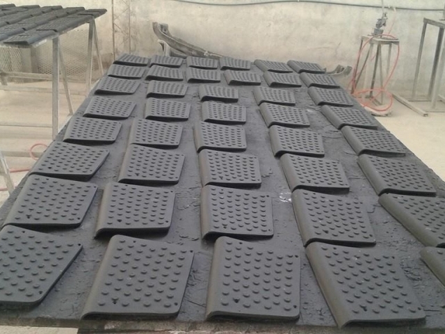 Pisaderas Ford Cargo